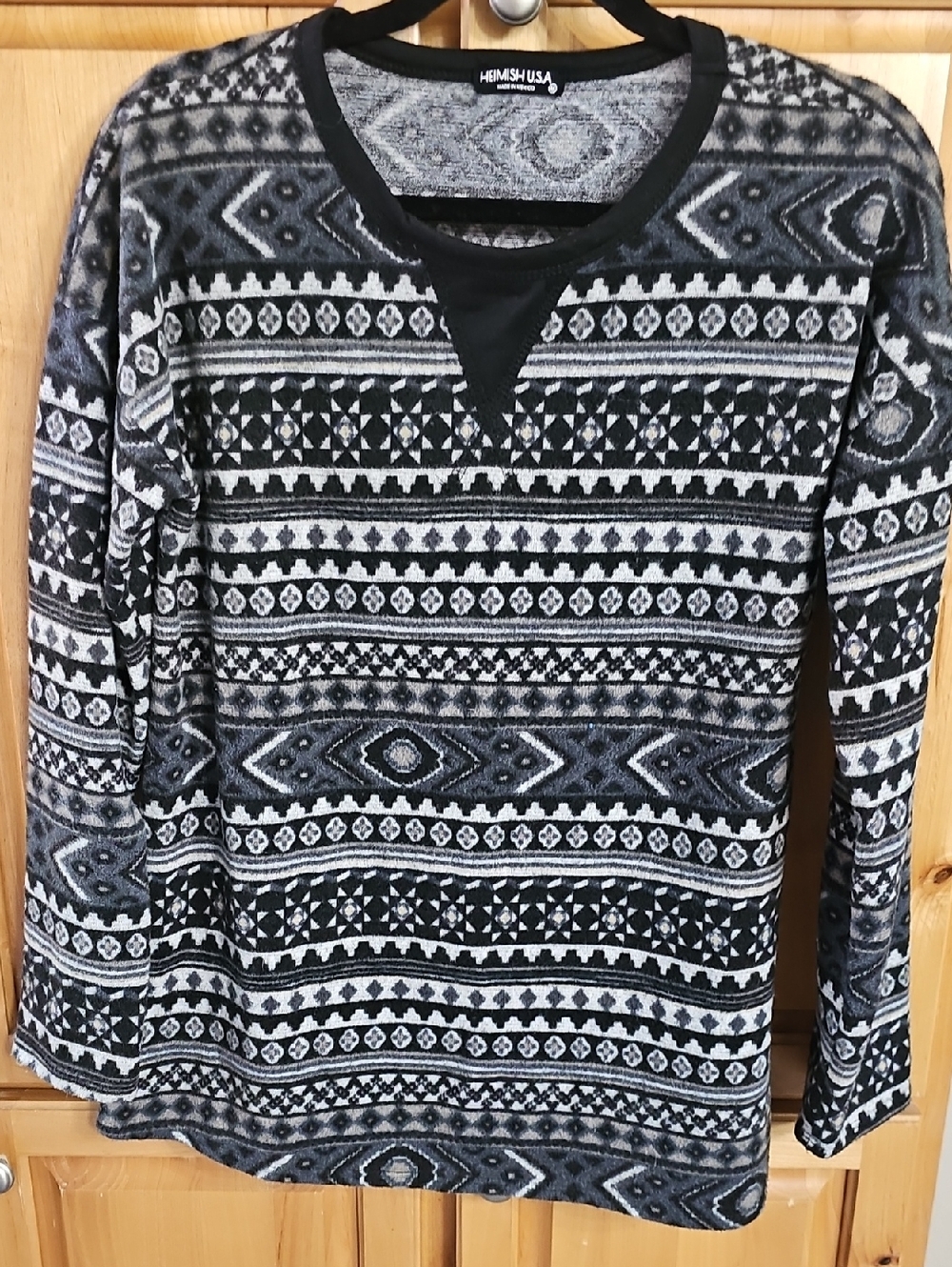 HEIMISH USA Black & Gray Geometric Crewneck Sweater